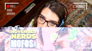 MOFOS - Joseline Kelly Gives Her BF Peter Green A Deepthroat While She Plays A Video Game