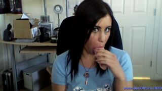 4K/ Whitney Demonstrates To A Webcam Show Fan How She Gives A Blowjob!